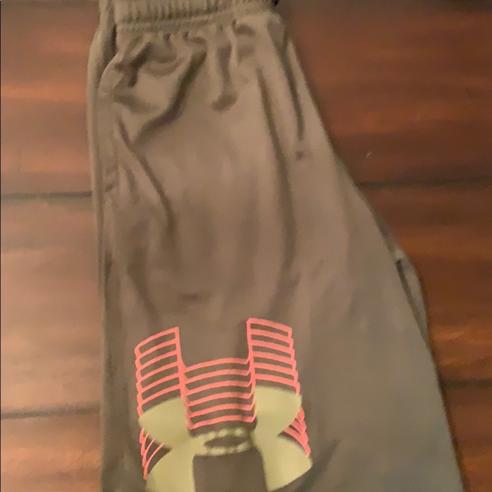 Boys shorts under Armour elastic drawstring waist